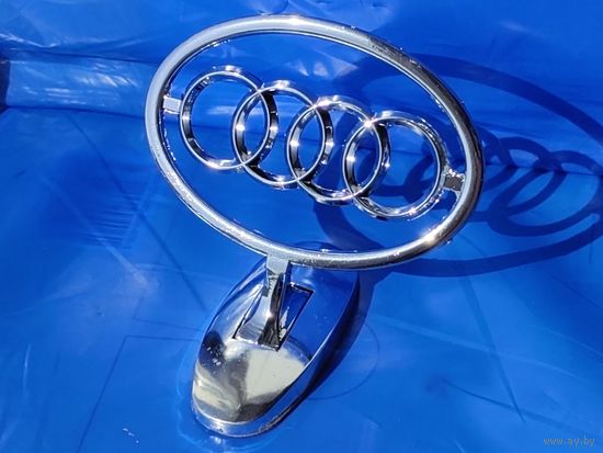 Эмблема (значок) Audi на капот.