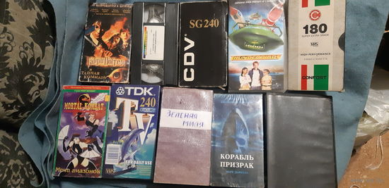 Видеокассеты разные, 11 штук.