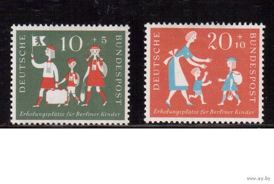 Германия(ФРГ)-1957,(Мих.250-251), *(след от накл.), Дети