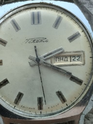 Часы Ракета с календарями.