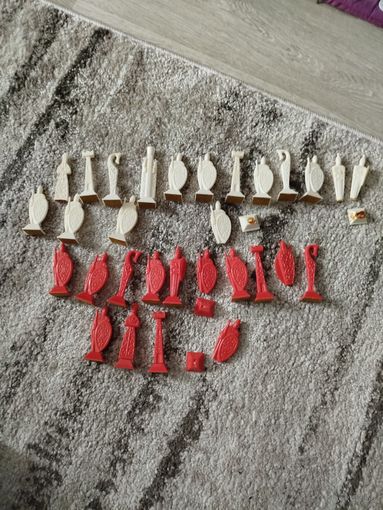 Интересные шахматы,колкий пластик,всё как на фото,с рубля