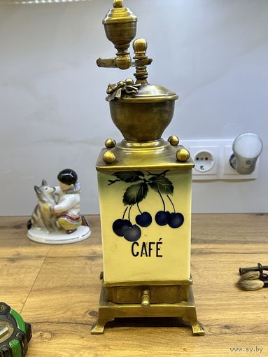 Огромная старинная фарфоровое кофемолка. Европа много Глотов с рубля