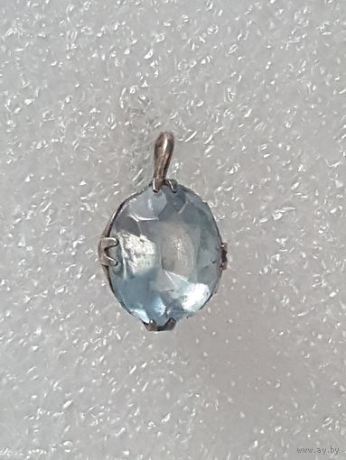 Серьга серебро СССР проба со звездой, камень. Длина серьги 1,3 см, камня 1 см. Одна штука