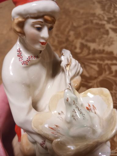 Фарфоровая статуэтка Иван Царевич и лягушка