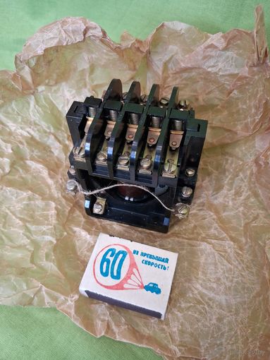 Пускатель электромагнитный ПМЕ111 катушка 220В (СССР)