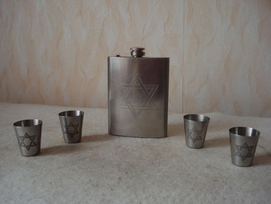 Фляжка для шнапса, виски, коньяка + 4 стопки, Израиль.