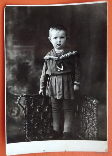 Фото девочки в матроске. 1930-е? 8.5х12.5 см