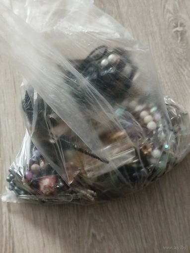 Лот рпзничной бижутерии на поделки и не только,много тяжёлых вещей,с рубля