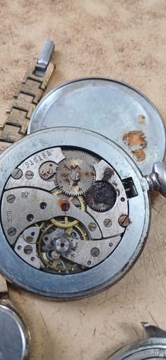 Часы советские