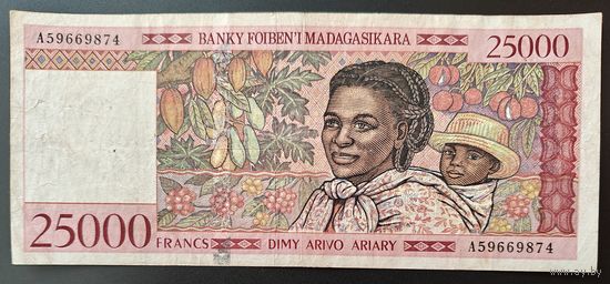 РАСПРОДАЖА КОЛЛЕКЦИИ. Мадагаскар 25000 франков 1998 г.
