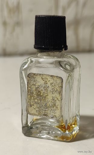 Миниатюрный флакон от духов