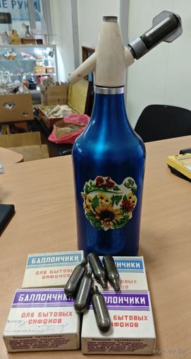 Сифон для газированной воды. С баллонами. СССР. Состояние нового