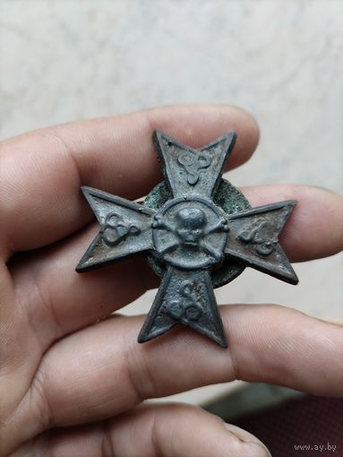 Знак крест черепом