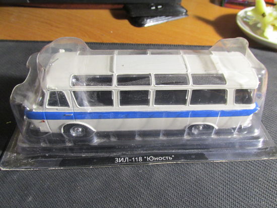 Модель машины ЗИЛ-118 Юность ,Модель машины ЗИЛ-118 К Юность 1\43