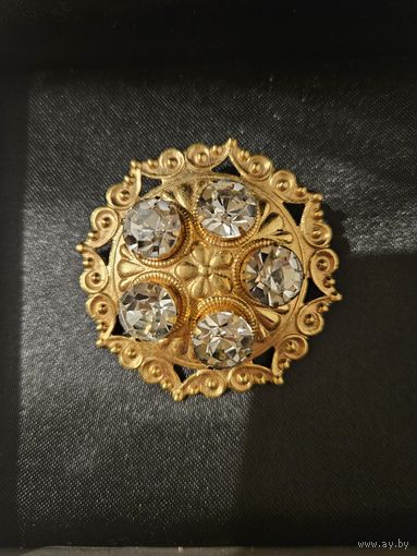 Брошь очень крупная