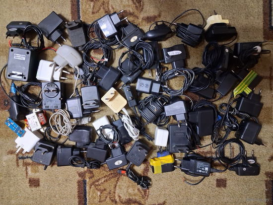 Блоки питания зарядки разные 128 шт.