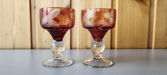 Рюмки на ножке из цветного стекла (с дефектами)