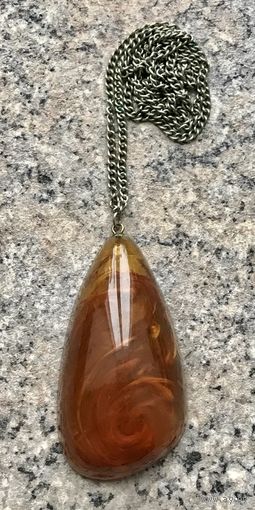 Кулон. Кулон на цепочке