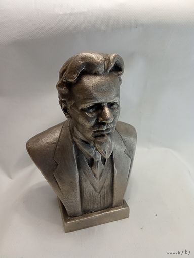 Бюст Калинина скульптор Б. Едунов М. И. Калинин