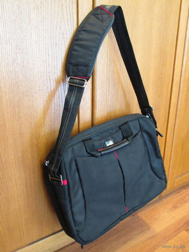 Сумка нейлон ,мужская совершенно новая ,Канада .