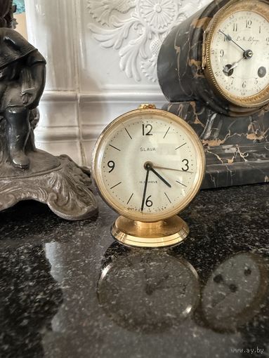Будильник часы Слава 11 камней СССР на ходу