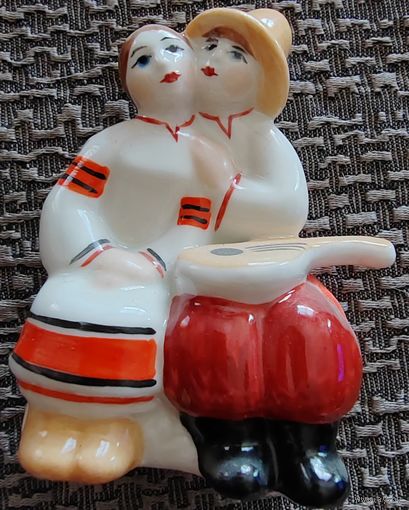 Статуэтка пара, На лавочке. Киев миниатюра.