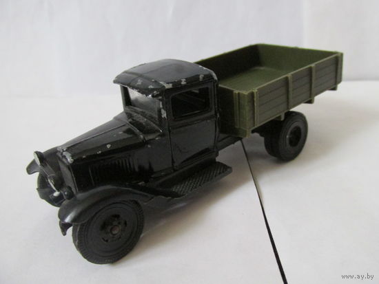 МОДЕЛЬ АВТОМОБИЛЯ ГАЗ-АА ВРЕМЕН СССР.