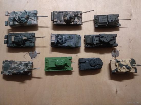 Модели русские танки 10 целых 6 поврежденных лот.