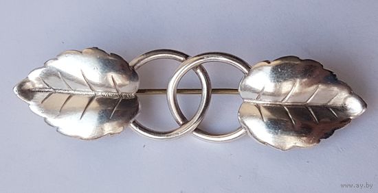 Брошь серебро. Старинная. 835 проба. Клеймо KH. Размер 5,2 см на 1,5 см