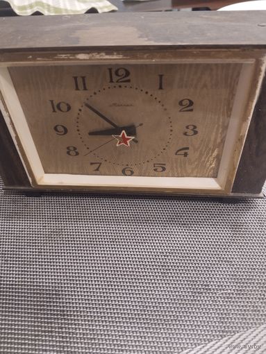 Часы кабинетные Молния.