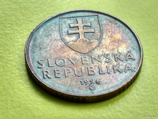 Словакия. 50 геллеров 1996. Брак, выкрошка, расколы штемпеля аверса. Торг.