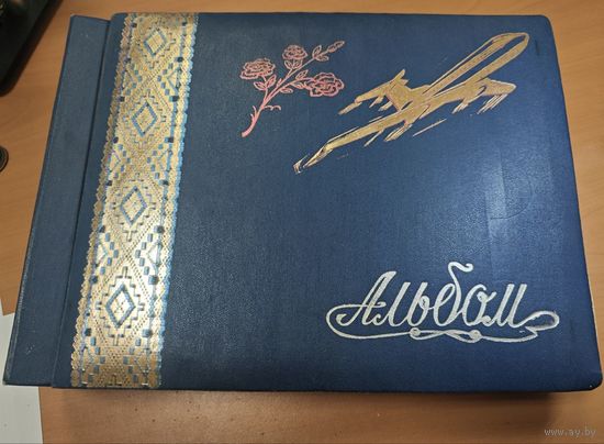 Коллекция Советского пилота. Значки, авиация более 300 разных. В старомодном альбоме.