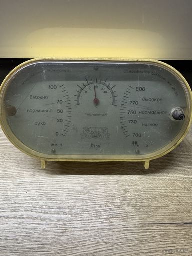 Метеостанция-.барометр-гигрометр-терм ометр.