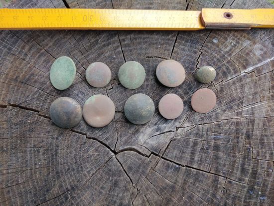 Пуговицы 10 штук. Старые. С надписями (5) Находка