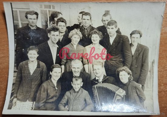 Праздник гармонист гармонь музыкант семья типажи ретро