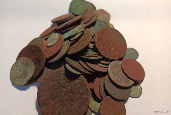 100 старых медных монет