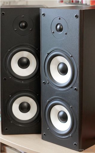 Активные стереоколонки Microlab Solo-3 mk2, с двумя напольными подставками. В отличном состоянии. Microlab SOLO-3 чистый звук, лучшие в своей серии.