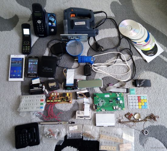 Сборный лот (телефоны, электро-лобзик, платы, радиодетали, радар-детектор и др.) с 1 рубля без мц