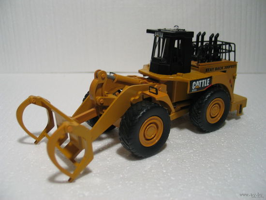 Трактор-погрузчик CATERPILLAR электрофицирован (1)
