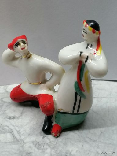 Фарфоровая статуэтка Танец гопачок
