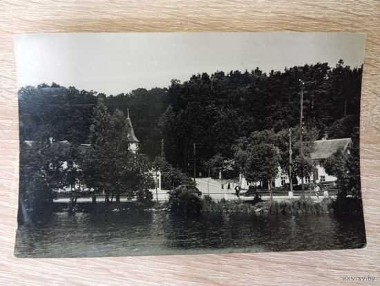О-1. ПОДПИСАННАЯ ФОТО ОТКРЫТКА . ВИД НА ГОРОД СВЕТЛОГОРСК С ОЗЕРА. 1958 Г.