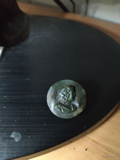 Античная брош