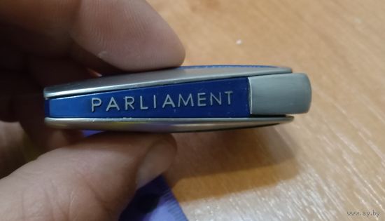Старая  зажигалка PARLAMENT. тяжёлый металл, рабочая. Распродажа коллекции!