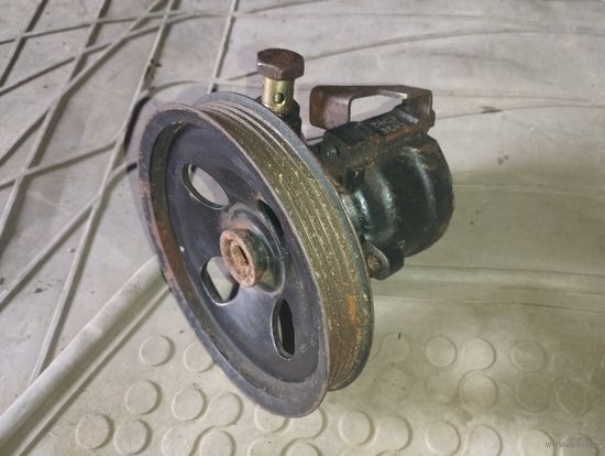 Насос гидроусилителя руля Mitsubishi Carisma