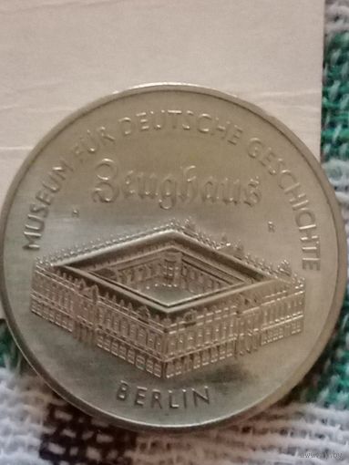 ГДР 5 марок 1990 берлинский музей истории