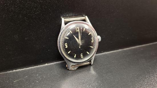 С 1 рубля 3 дня! Не частые часы Восток милитари. Идут. Точность не проверял. Без репассажа. Состояние на фото.