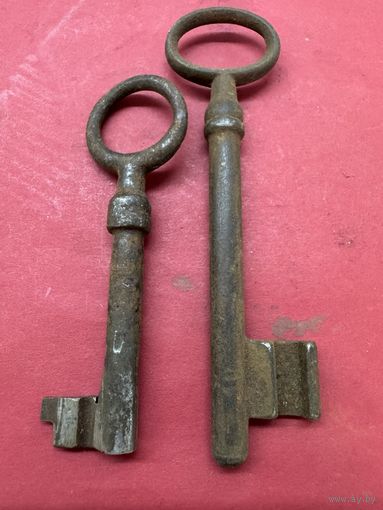 Ключи старинные.цена за два.