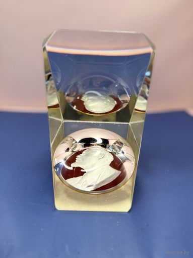 Старт с 1 рубля ! Статуэтка агитационная Ленин В.И. СССР Пресс-папье,стекло !Смотрите другие лоты ,много распродаж !