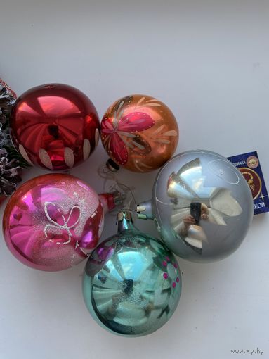 Лот елочных игрушек.