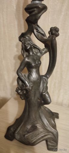 Основание старинной настольной лампы.